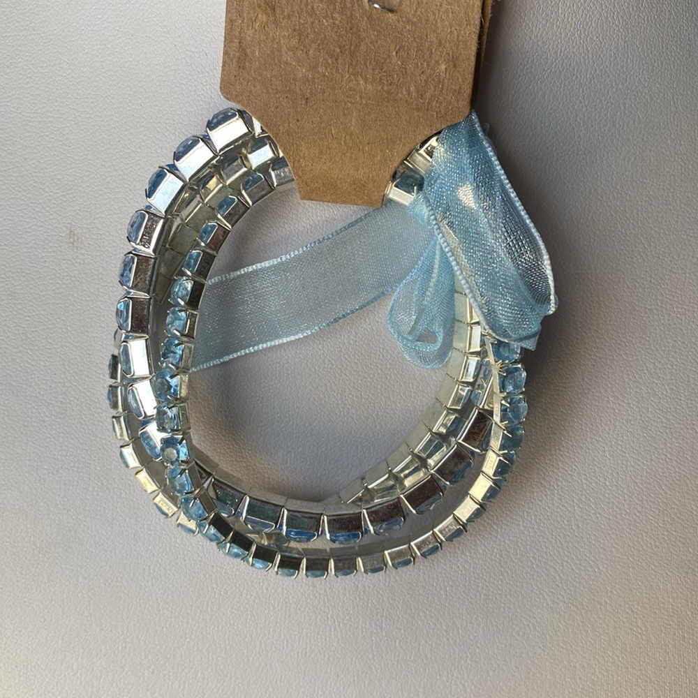 Elegant Silver and Blue Beaded Bracelet - Picture 2 of 3
